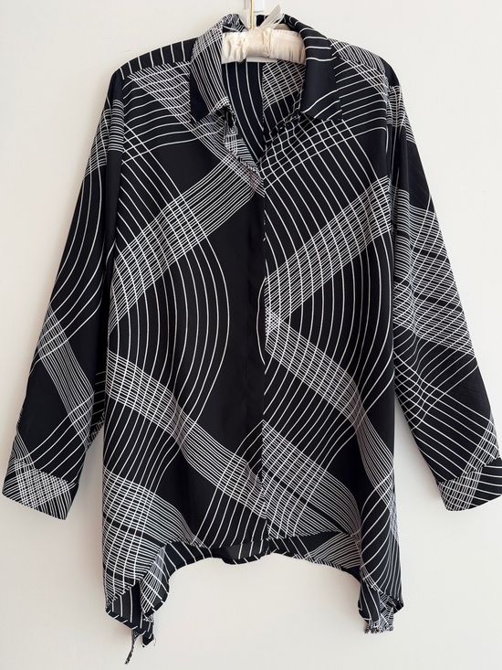Chico's Tops - CHICO'S Rosalind Graphic Design Tunic Blouse Handkerchief Hem Sheer Travel Layer